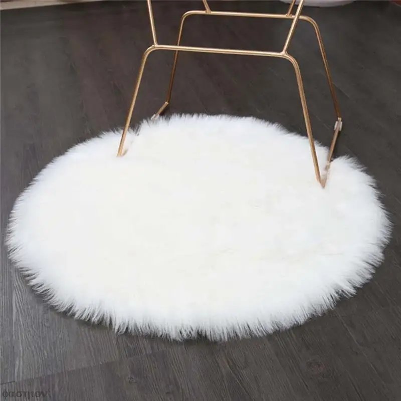 Tapis Blanc Doux en Peau de Mouton Artificielle – Accessoire de Chambre