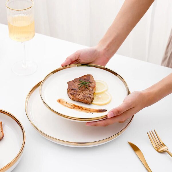 Assiettes en porcelaine blanche, Service de table