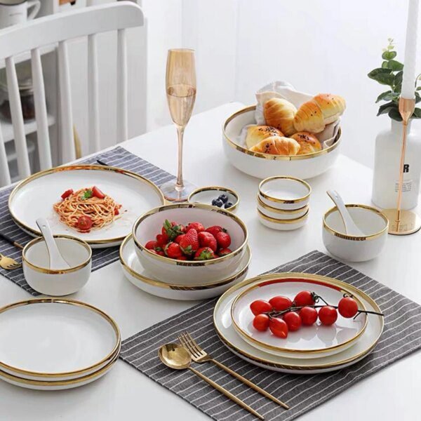 Assiettes en porcelaine blanche, Service de table