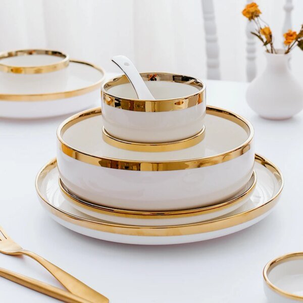 Assiettes en porcelaine blanche, Service de table