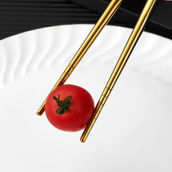 couvert de table en acier inoxydable