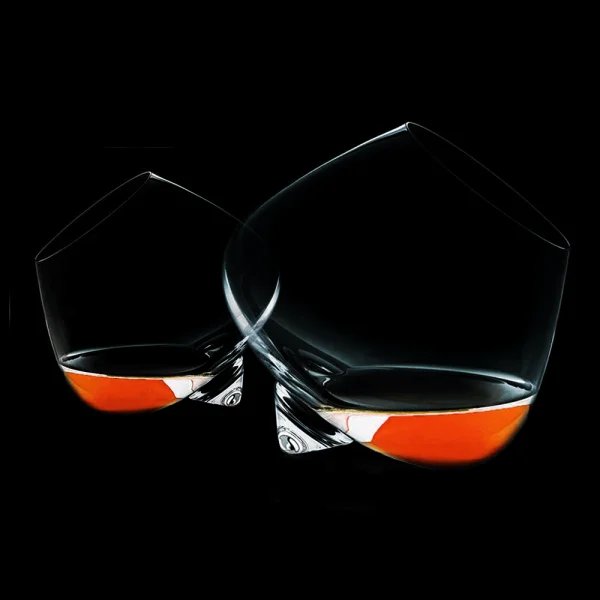 2 Wobbling Glasses