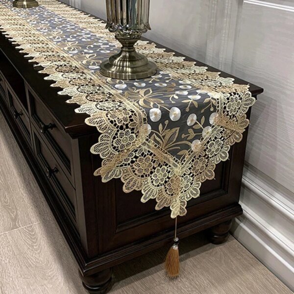 Nappe en dentelle brodée pour table, meuble TV ou commode – Européenne