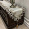 Nappe en dentelle brodée pour table, meuble TV ou commode – Européenne