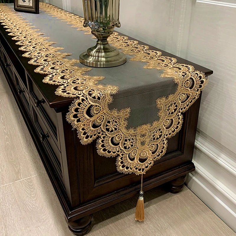 Nappe dentelle textile déco — Nappe en dentelle brodée pour table, meuble TV ou commode - Européenne | home20.fr