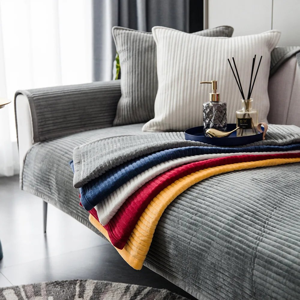 Housse de canapé matelassée en velours, flanelle douce, antidérapante, couleur unie, pour salon, hiver