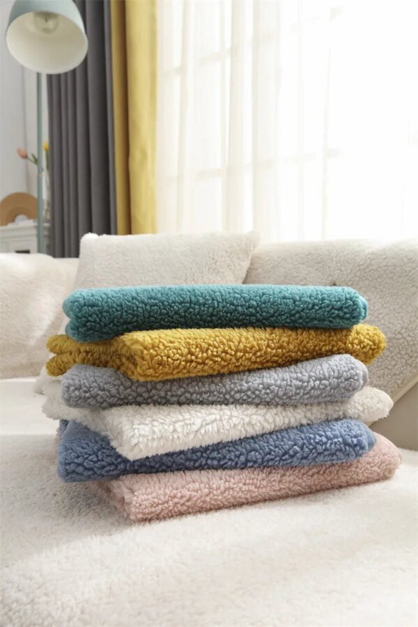 Housse de canapé en peluche douce, couleur unie