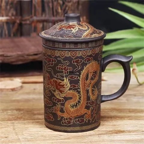 Tasse à Thé Yixing en Argile Violette – Dragon / Beauty, Fait Main avec Infuseur