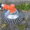 Brosse à Mauvaises Herbes de Jardin avec Roue en Fil d'Acier, Tondeuse à Gazon